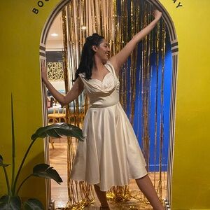 Vintage 1950s Style Chic Cream Sleeveless Midi Dress with pockets - size small